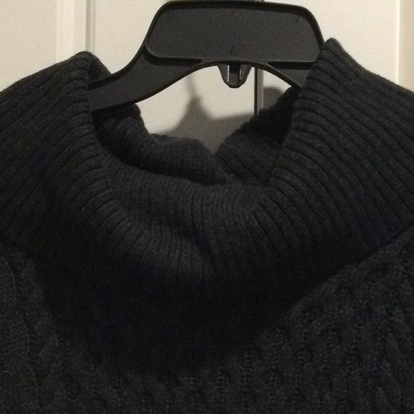 American Eagle dark grey sweater. - Picture 2 of 3